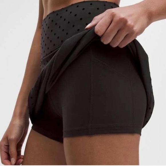 NWT: Lululemon Flocked Polka Dot Skirt in Size 14